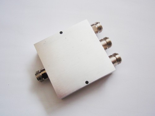 3 way D3-69FN Power Divider  698-2700MHz  